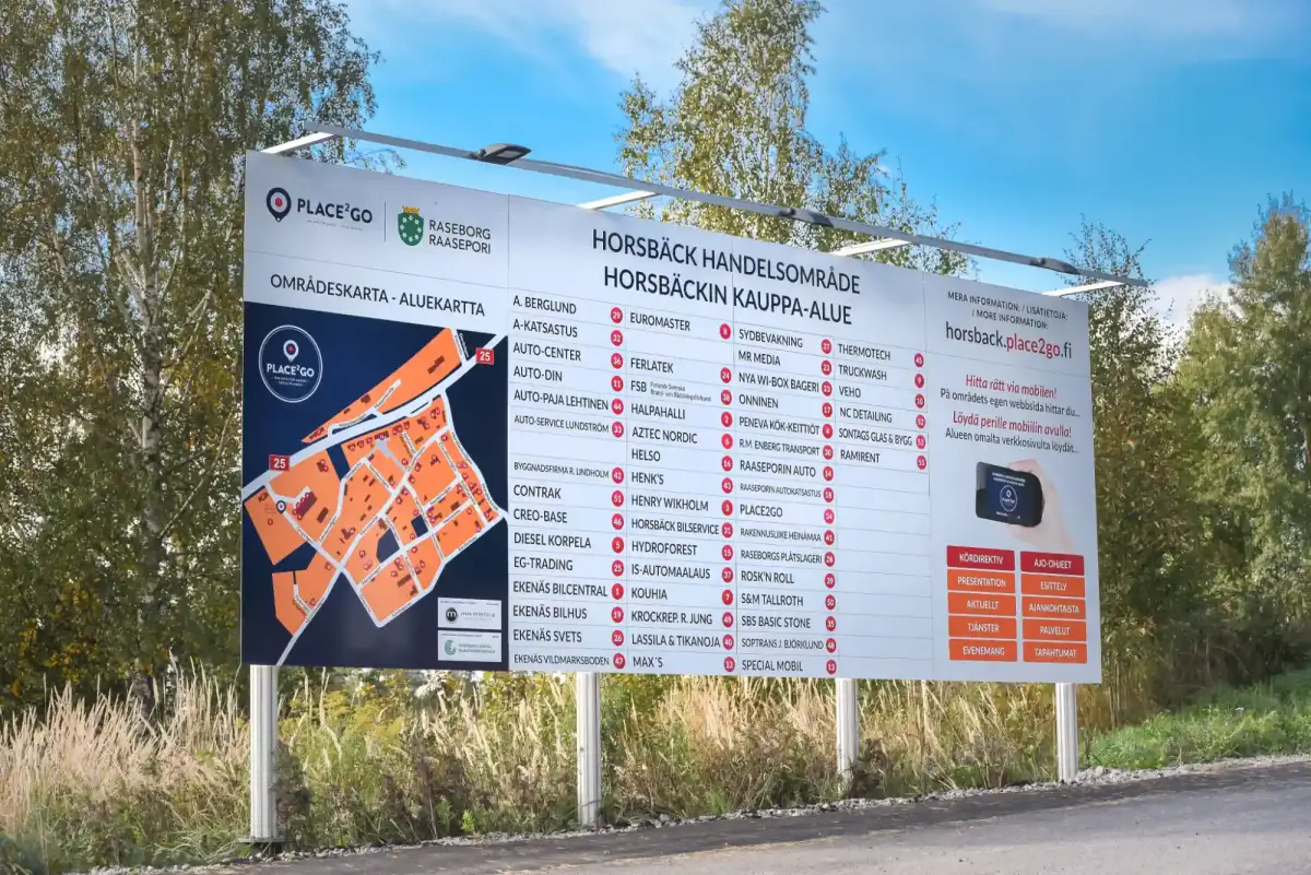 Skylt över handelsområdet i Horsbäck